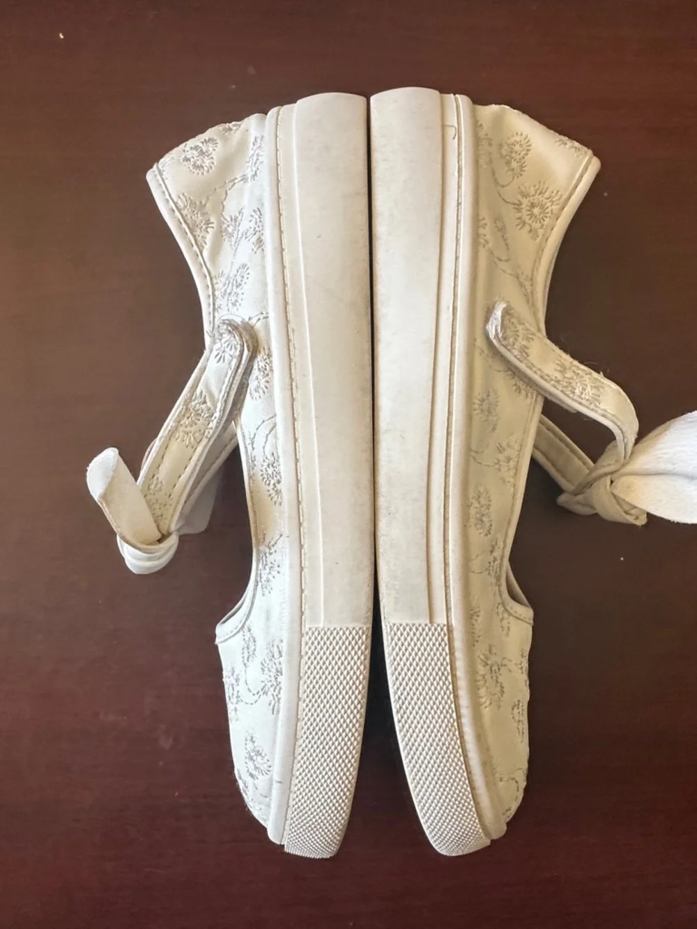 ##109, Young Girl Size 13, Self Esteem Cream Bow Mary Jane Shoes